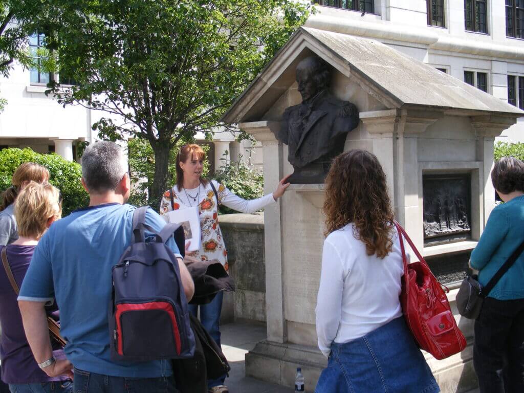 Walking tour guiding in the City of London - content creation with stories